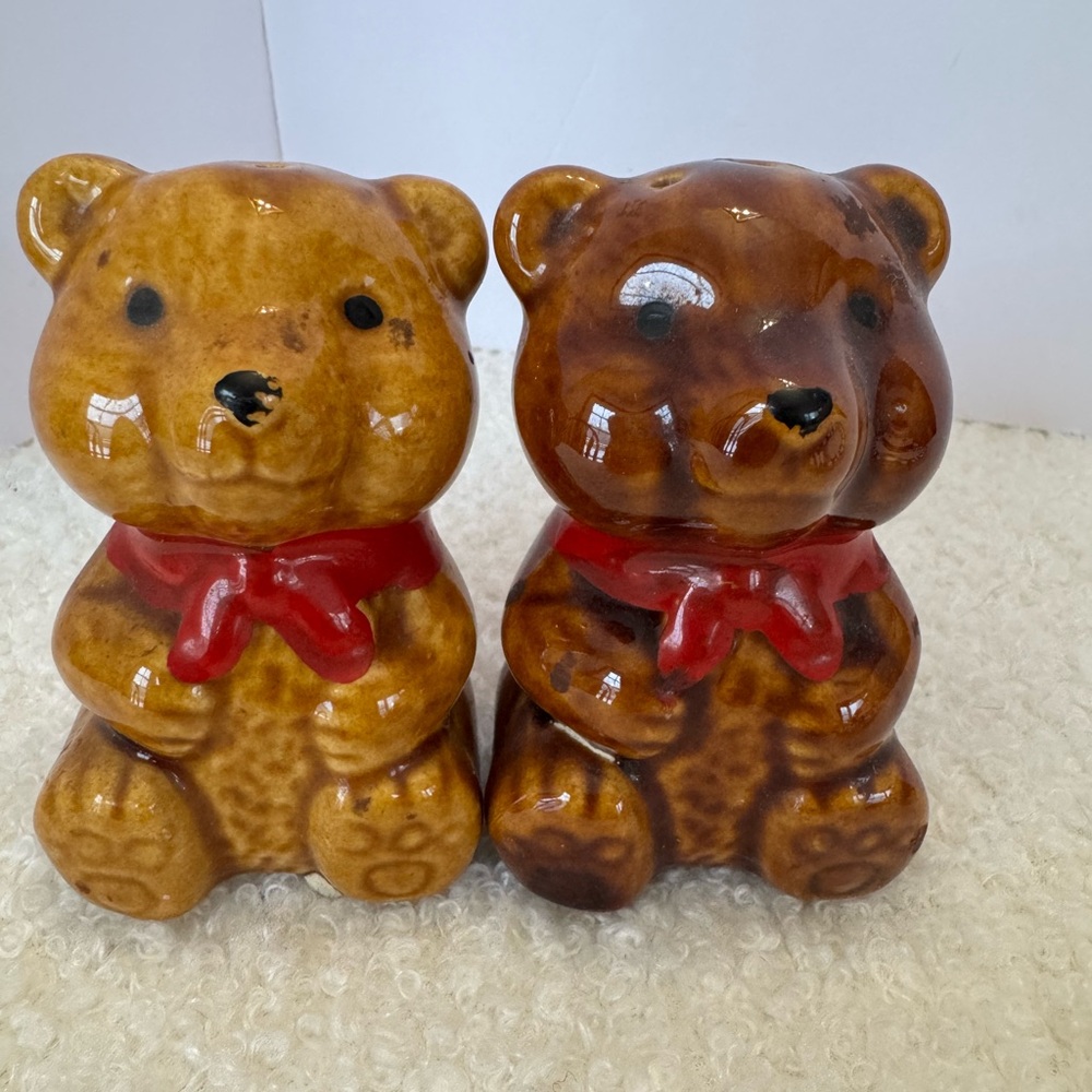 Vintage ceramic 1970’s 1960’s Brown teddy Bear Salt and Pepper Shakers